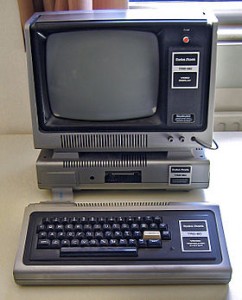 TRS-80_Model_I_-_Rechnermuseum_Cropped