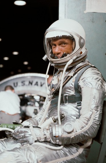 View_of_Astronaut_John_Glenn_in_his_Mercury_pressure_suit